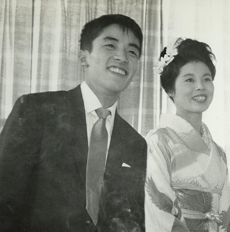 左から塩見哲、市原悦子。