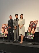 左から成島出、大泉洋、小池栄子。