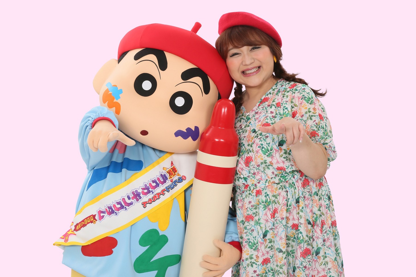 左から野原しんのすけ、りんごちゃん。
