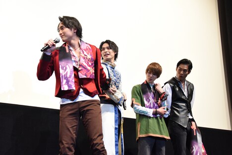 “締めの挨拶をするメンバー”を選ぶことになり、ノールックで兵頭功海（中央左）を指名した一ノ瀬颯（左端）。