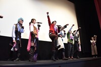 「ソウルをひとつに！」「ケボーン！」の掛け声で盛り上がるキャストたち。