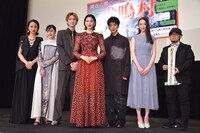 「犬鳴村」初日舞台挨拶の様子。左からMs.OOJA、大谷凜香、古川毅、三吉彩花、坂東龍汰、宮野陽名、清水崇。