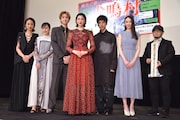 「犬鳴村」初日舞台挨拶の様子。左からMs.OOJA、大谷凜香、古川毅、三吉彩花、坂東龍汰、宮野陽名、清水崇。