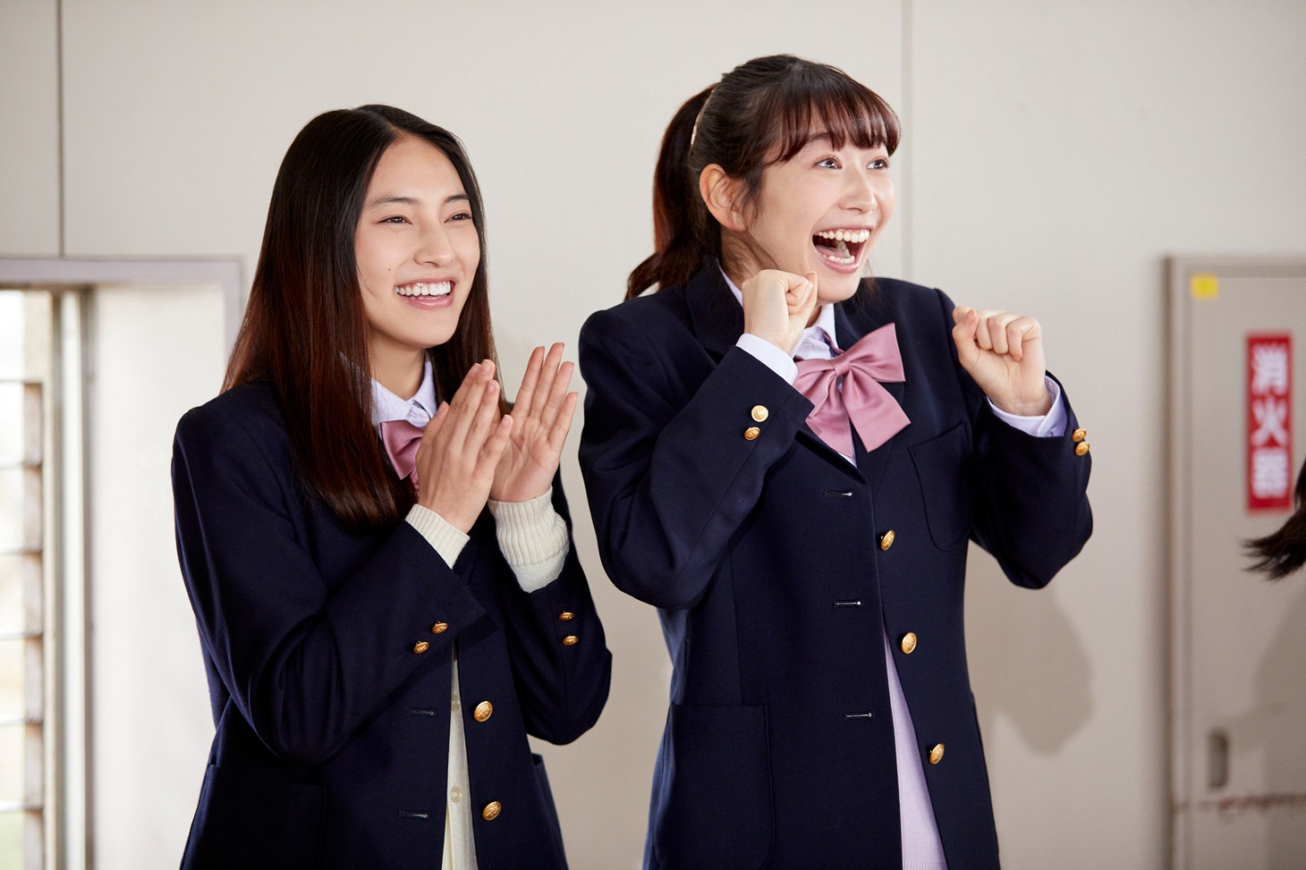 ドラマ「鈍色の箱の中で」