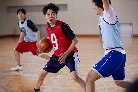 ドラマ「鈍色の箱の中で」