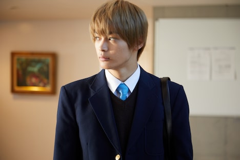 ドラマ「鈍色の箱の中で」