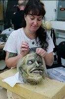 「スケアリーストーリーズ 怖い本 ギレルモ・デル・トロ＆アンドレ・ウーヴレダルの世界」より。