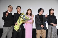 「静かな雨」公開記念舞台挨拶の様子。