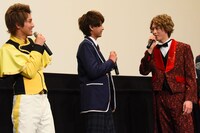 舞台挨拶の様子。