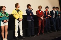 舞台挨拶の様子。