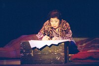 1999年に上演された「放浪記」より、森光子。