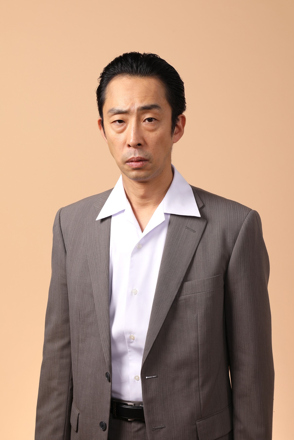 北村有起哉扮する上遠野透。原作「美食探偵－明智五郎－」東村アキコ（集英社「ココハナ」連載） (c)東村アキコ／集英社