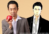 北村有起哉扮する上遠野透と原作の上遠野のイラスト。原作「美食探偵－明智五郎－」東村アキコ（集英社「ココハナ」連載） (c)東村アキコ／集英社