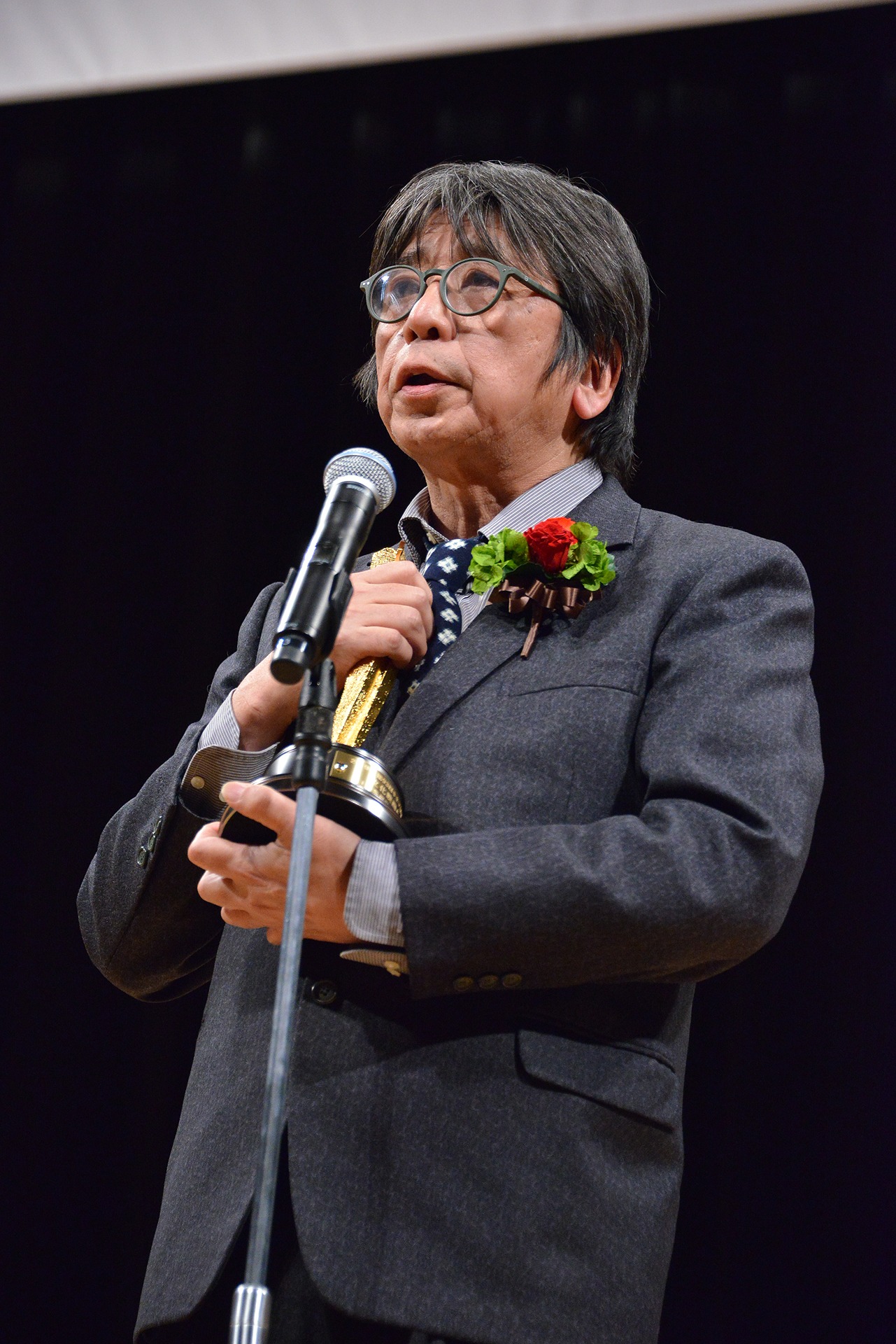森達也