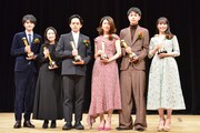 左から鈴鹿央士、池脇千鶴、池松壮亮、瀧内公美、成田凌、関水渚。