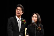 左から阪本順治、池脇千鶴。