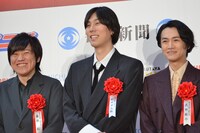 「第74回毎日映画コンクール」の表彰式に登壇したRADWIMPS。
