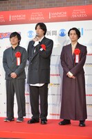 左から桑原彰、野田洋次郎、武田祐介（RADWIMPS）。