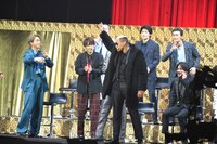 ドリーになりきる関口メンディー。