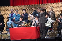 「フルーツ盛り・もぐもぐバトル」で勝利した王子チーム（右）。