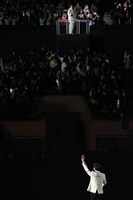 声を掛け合う塩野瑛久と片寄涼太。