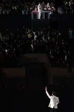 塩野瑛久（上）と片寄涼太（下）。