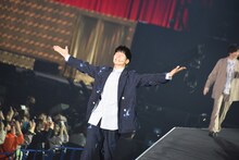 「大好きー」と叫ぶ長谷川慎。