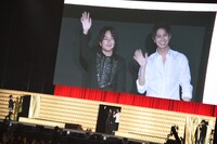 左から白濱亜嵐、片寄涼太。