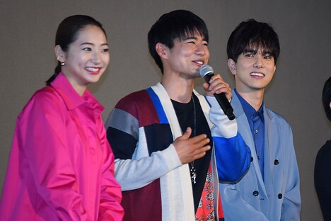左から武田玲奈、辻本達規、水野勝。