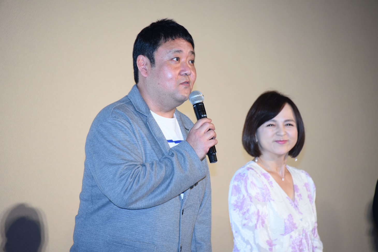 左からドロンズ石本、いとうまい子。