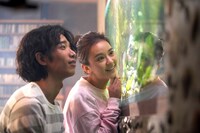 「悲しみより、もっと悲しい物語」新場面写真