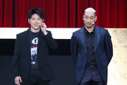 左から佐野玲於、関口メンディー。