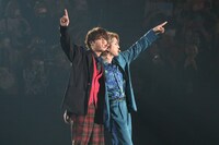 左から板垣瑞生、前田公輝。