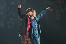 左から板垣瑞生、前田公輝。