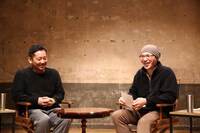 左から入江悠、映画評論家の森直人。