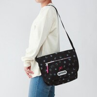 「ラブライブ！×OUTDOOR PRODUCTS ショルダーバッグ」使用イメージ