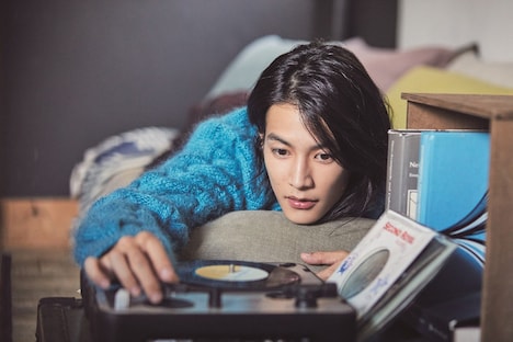 「渡邊圭祐 ファーストカレンダー 2020-2021」より。