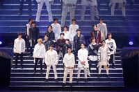 2月16日昼公演より、「Dear My Girl」パフォーマンスの様子。