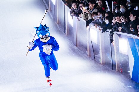 氷上を駆けるソニック。