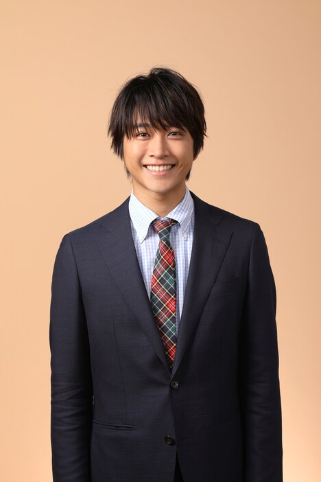 佐藤寛太扮する高橋達臣。
