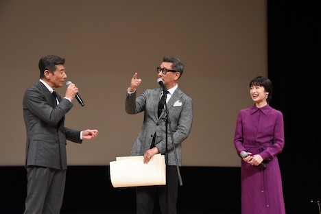 第62回ブルーリボン賞授賞式の様子。左より舘ひろし、中井貴一、門脇麦。