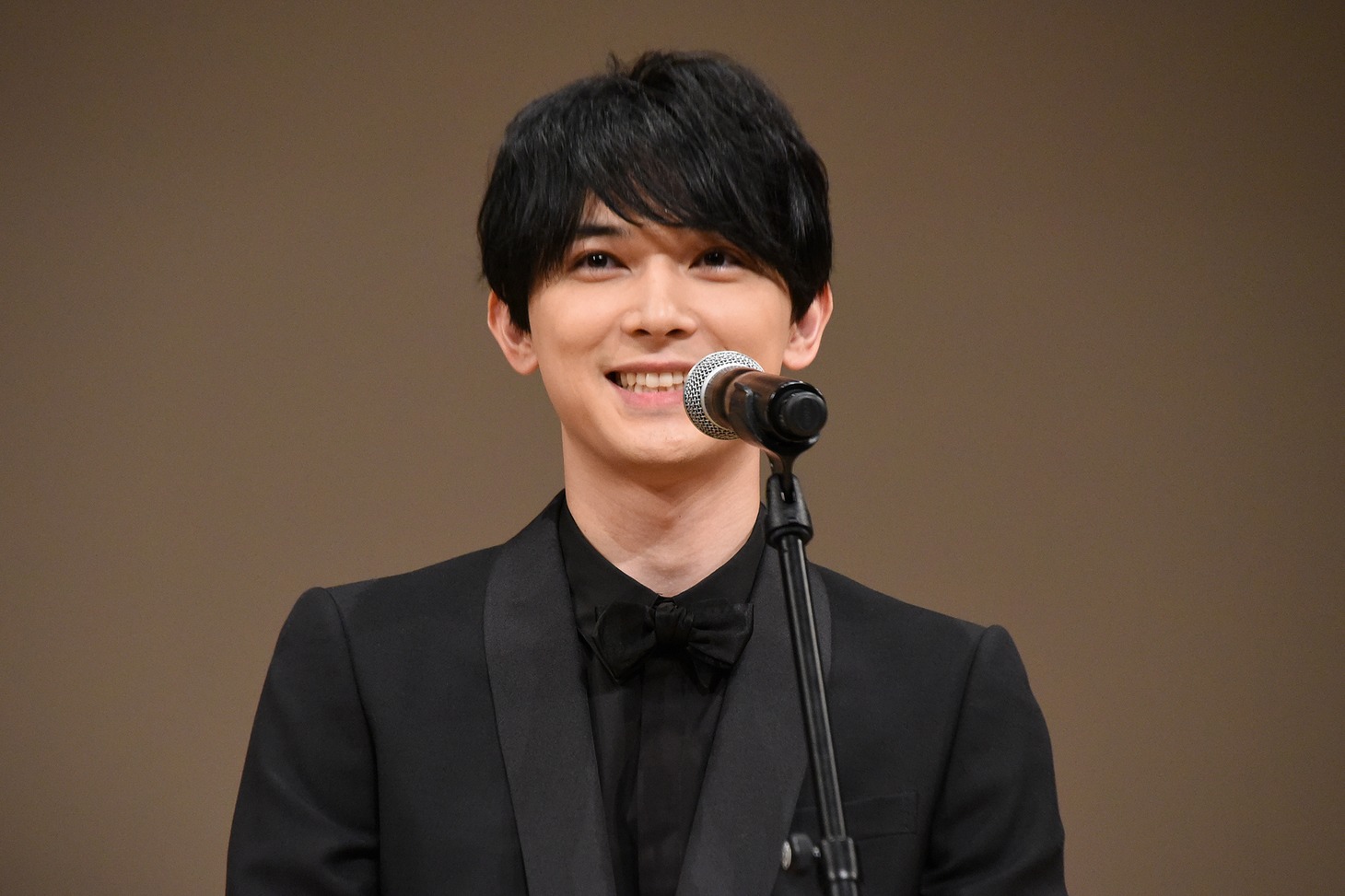 第62回ブルーリボン賞の授賞式に出席した吉沢亮。