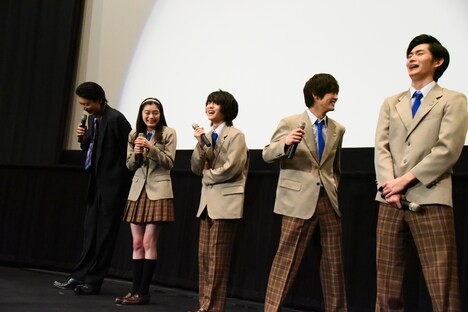 レジェンドキャストに「1人だけテイストが違う」と言われてしまった兼崎健太郎（左端）。