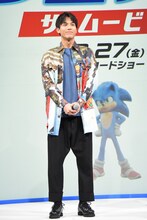 緊張の面持ちで登場した中川大志。