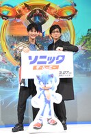 左から中川大志、山寺宏一。