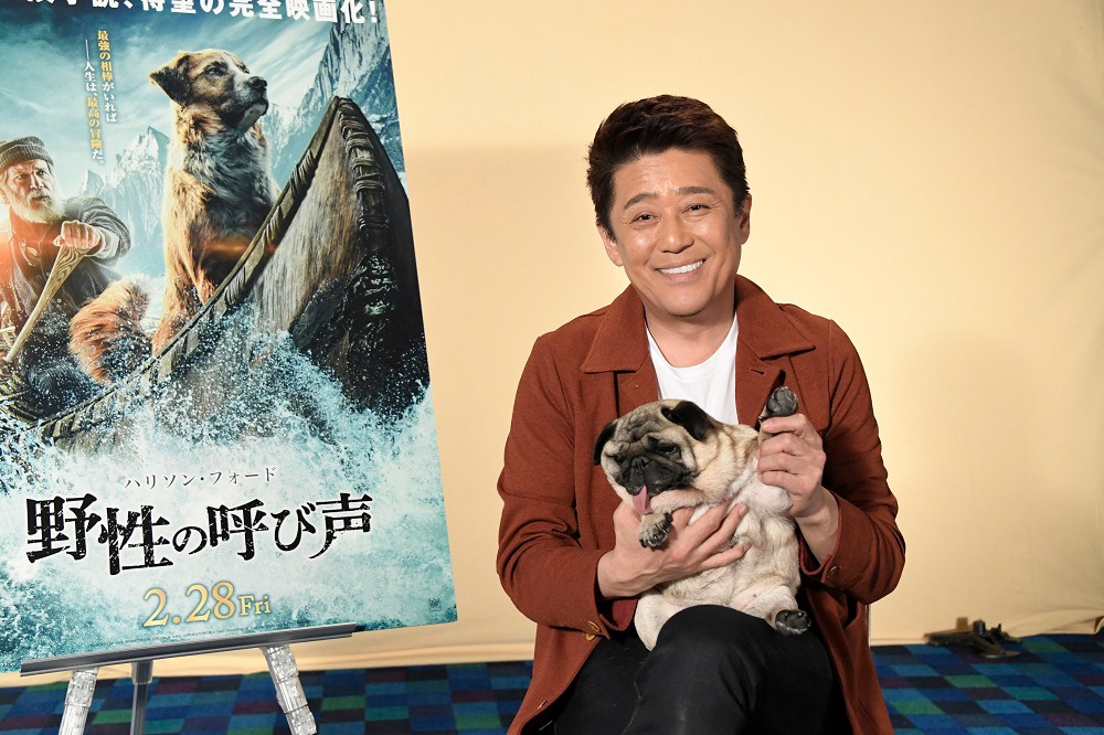 坂上忍と愛犬パグゾウ。