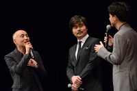 左から遊川和彦、小澤征悦、成田凌。