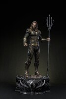 「Prime1Studio DC Comics & Movies Special GALLERY」で展示されるアクアマンのスタチュー。