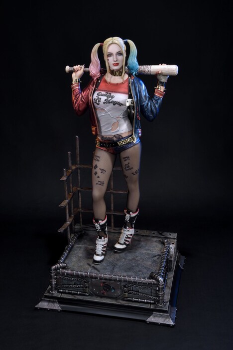 「Prime1Studio DC Comics & Movies Special GALLERY」で展示されるハーレイ・クインのスタチュー。