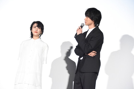 左から高畑充希、山崎賢人。